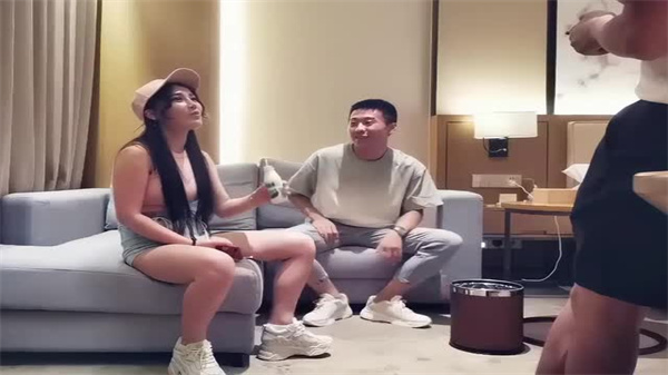 欧美精产国品一二三产品测评,女性同房干涩没水分怎么改善,9总全国探花宝马女玩3P,国产视频
